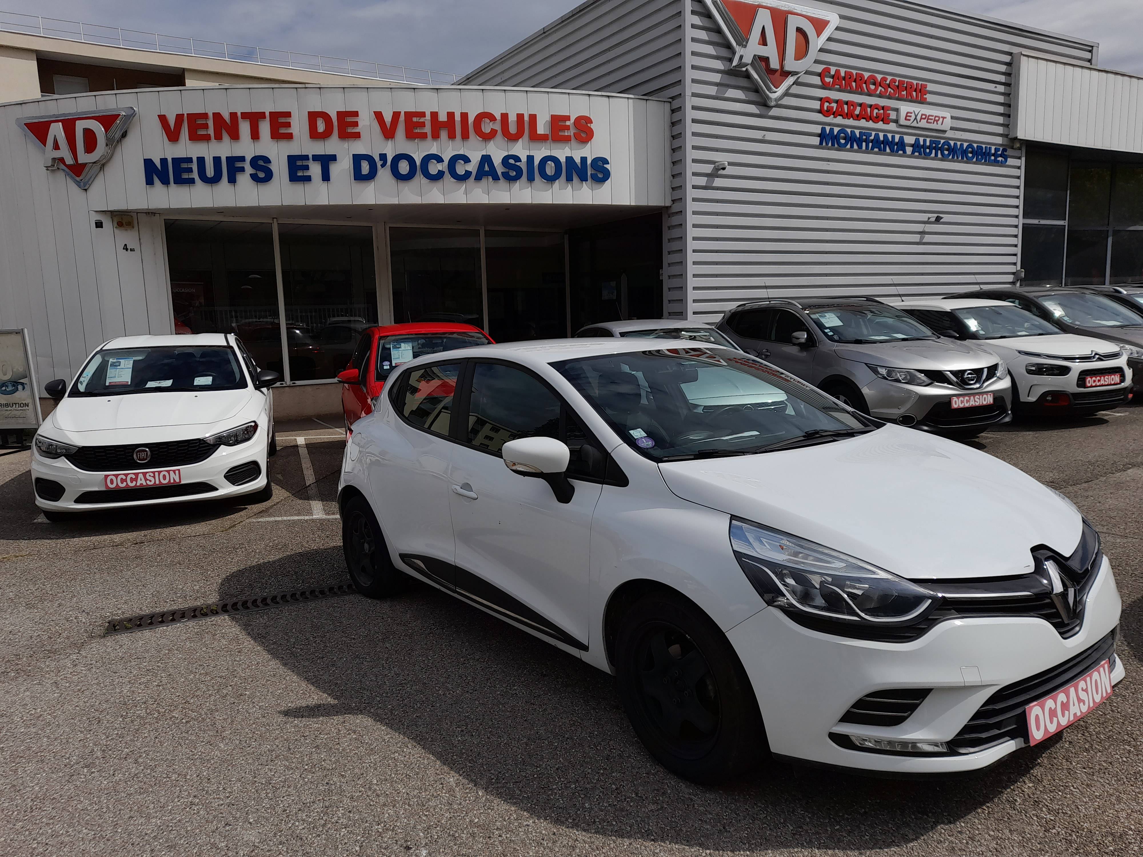 Renault Clio  IV 0.9 TCE 90ch  Business Société occasion - Photo 1