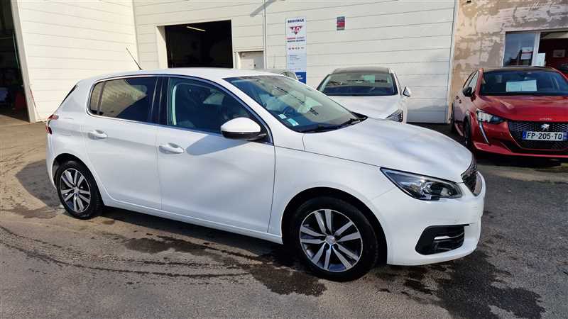 Peugeot   308 1.2 ESSENCE 110CV BVM6 ALLURE occasion - Photo 1