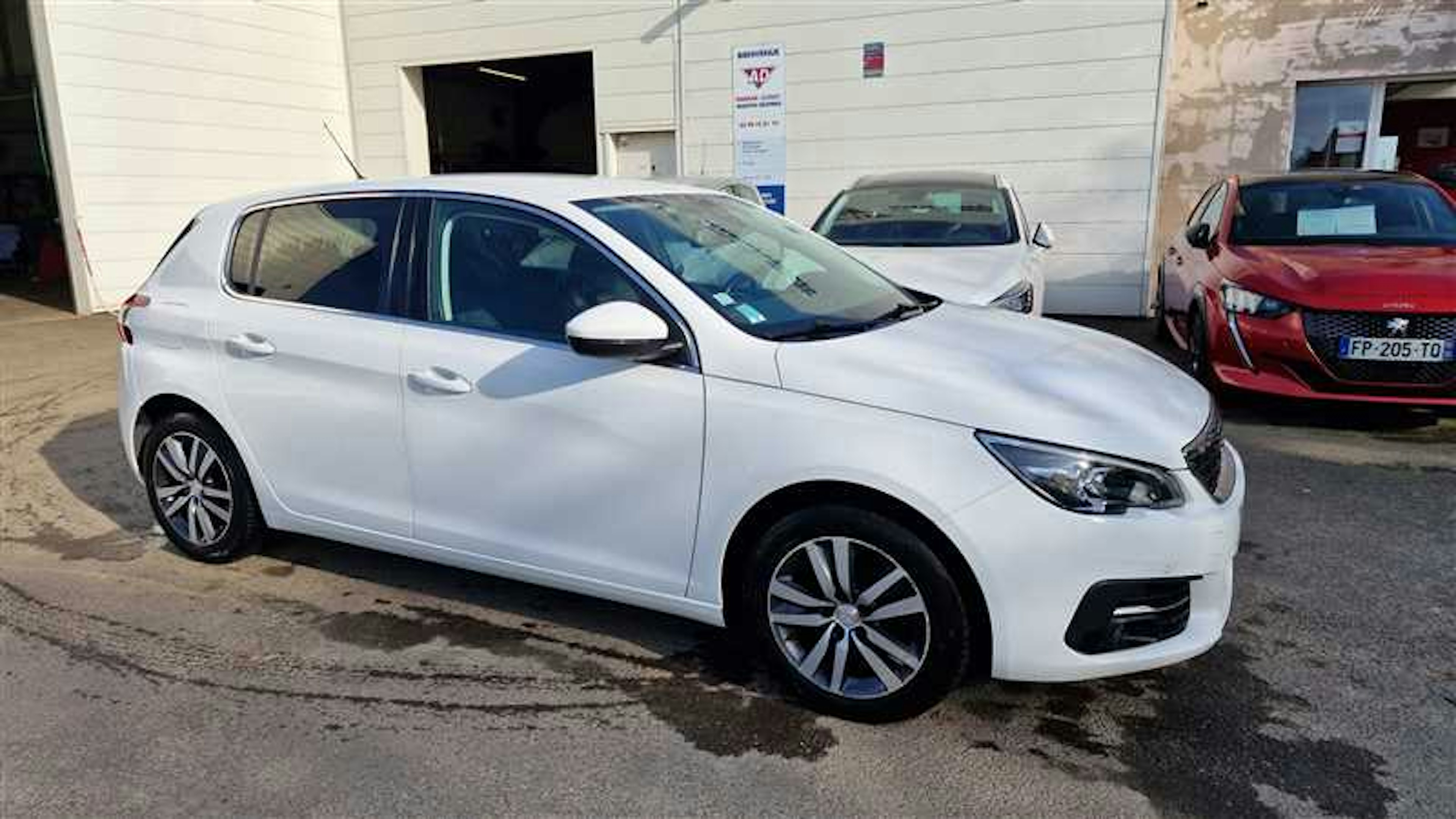 Peugeot  308 1.2 ESSENCE 110CV BVM6 ALLURE occasion