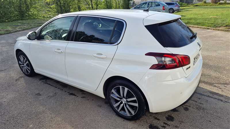 Peugeot   308 1.2 ESSENCE 110CV BVM6 ALLURE occasion - Photo 4